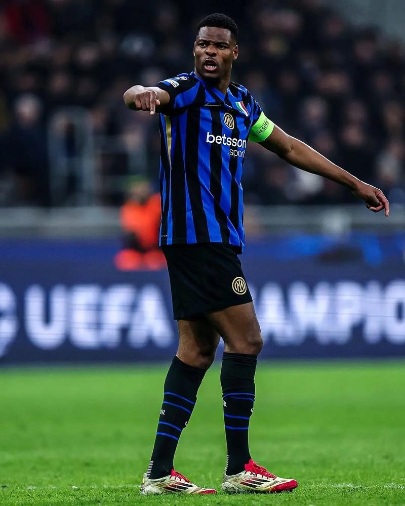 官方：利物浦旧将乔丹-伊比加盟保甲索菲亚火车头