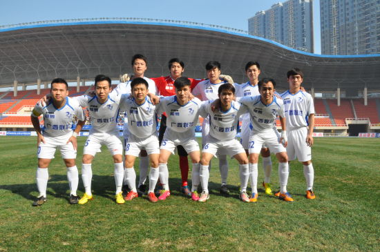 多特蒙德球迷挂横幅，反对海外比赛并攻击西甲高层