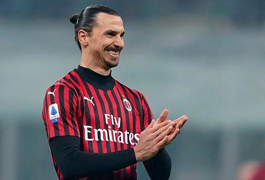 拜仁慕尼黑莱万帽子戏法再创纪录