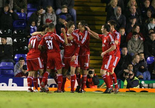 巴萨的丢球方式总是千篇一律…前锋速度也不用特别快，克纳夫这次只有32km／h