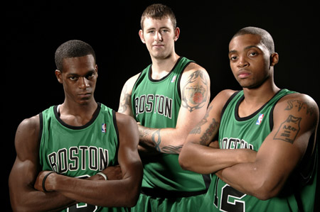 詹姆斯压哨绝杀！湖人1分险胜步行者，这球惊险至极！