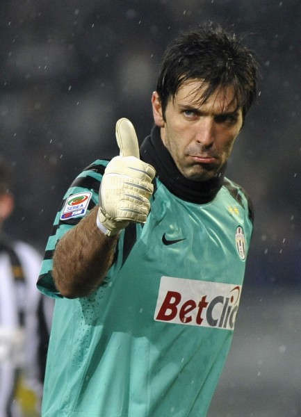 记者：黄潜有意德温特，但不愿意满足热那亚2500万欧的要价