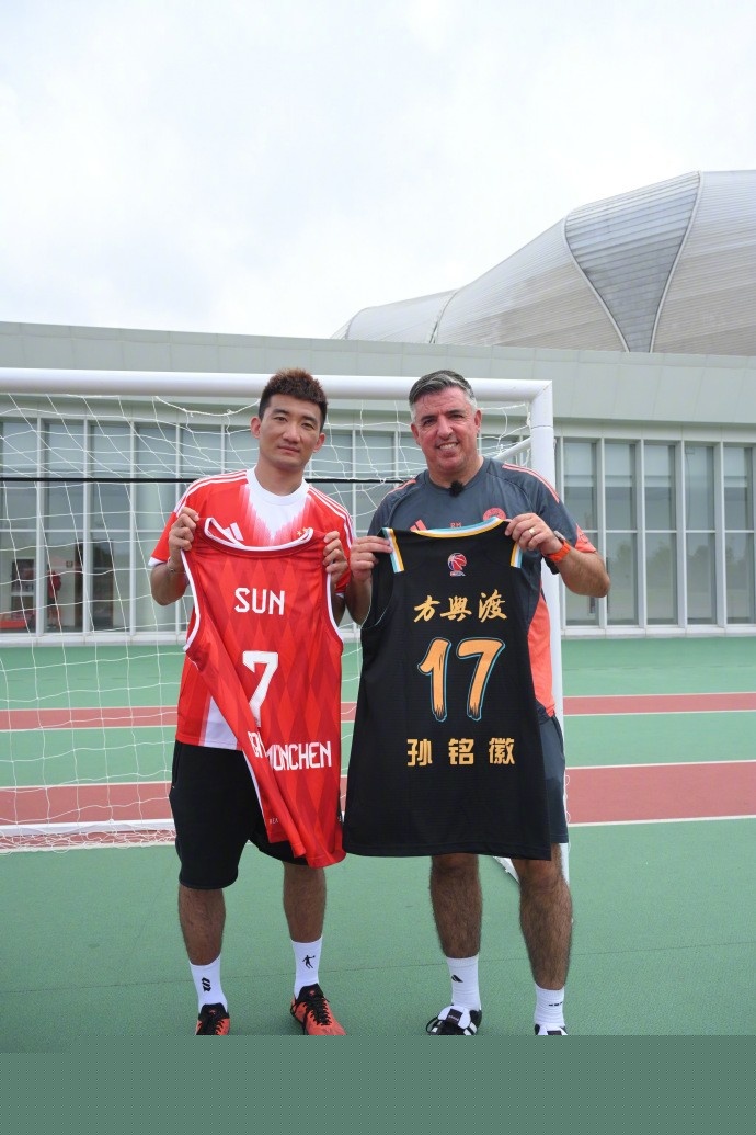 詹姆斯26分罚球制胜东契奇29+6 湖人拒逆转险胜太阳