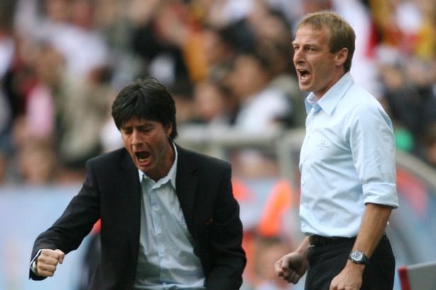 为什么跑垒员在通过垒包时都必须踩到正中央位置以示跑垒规范